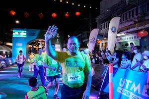 BIB: 400, 90092
                            <button type="button" onclick="openModal(21897310)" class="btn btn-primary btn-sm float-right btn-popup" data-toggle="modal" data-target=".modal-high-quality">
                        <i class="fas fa-shopping-cart"></i> Add to Cart
                    </button>
                                            <button type="button" onclick="isThisMe(21897310, true)" class="btn btn-success btn-sm float-right btn-popup btn-isme hidden" data-toggle="tooltip" data-placement="bottom" title="นี่คือรูปของคุณใช่ไหม คลิกที่นี่เพื่อเอาเข้าอัลบั้ม">
                        <i class="fas fa-plus"></i> Add to album
                    </button>
                    <button type="button" onclick="isThisMe(21897310, false)" class="btn btn-warning btn-sm float-right btn-popup btn-isnotme hidden">
                        <i class="fas fa-ban"></i> Remove from album
                    </button>